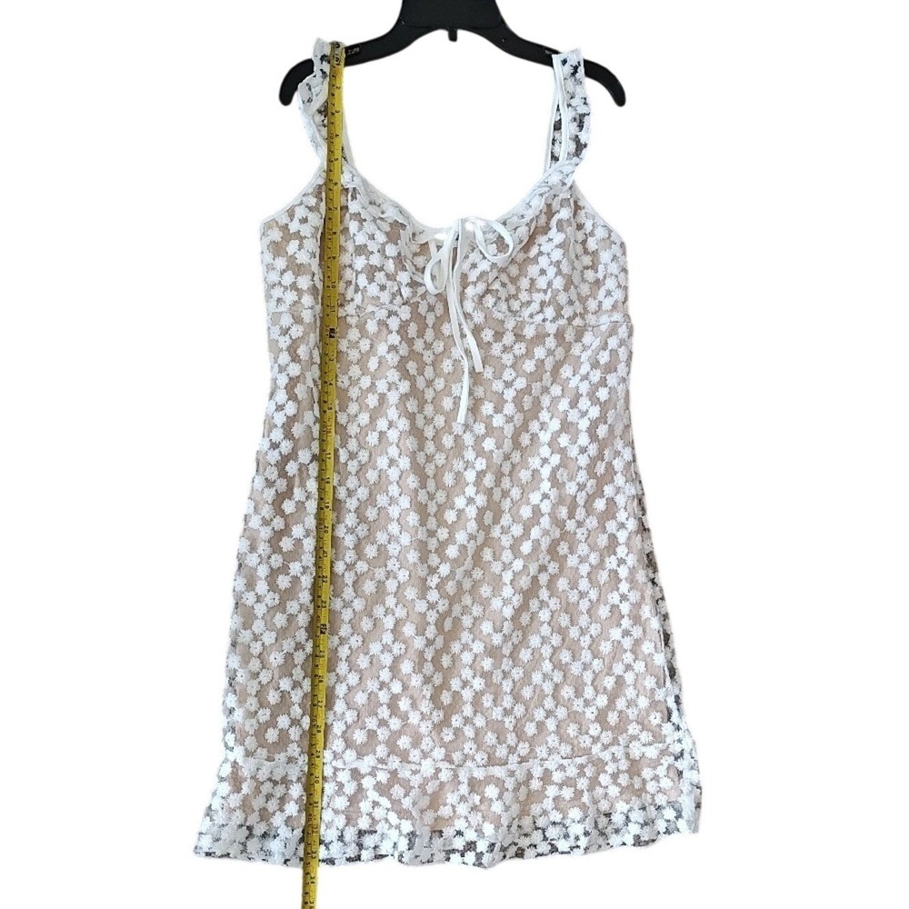 White Floral Daisy Lace Mini Dress Tie Front Ruffle Hem Nude Lining XL Beach - Picture 2 of 16